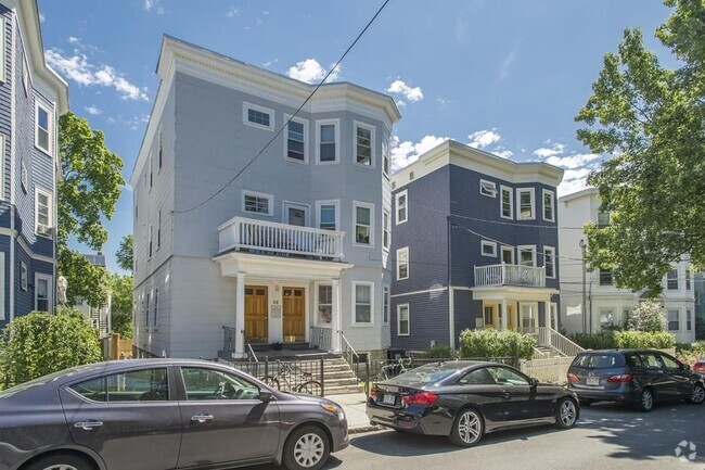 Building Photo - 23 Tufts St Unit 3 Rental