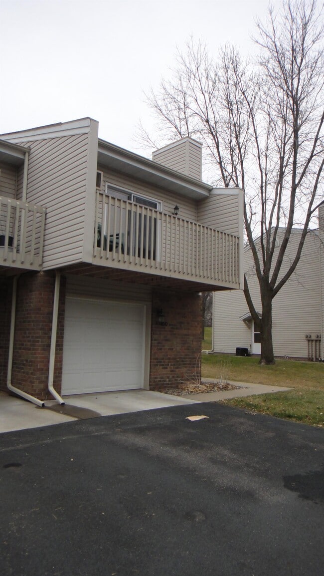 Building Photo - 17490 Pond Cir Rental