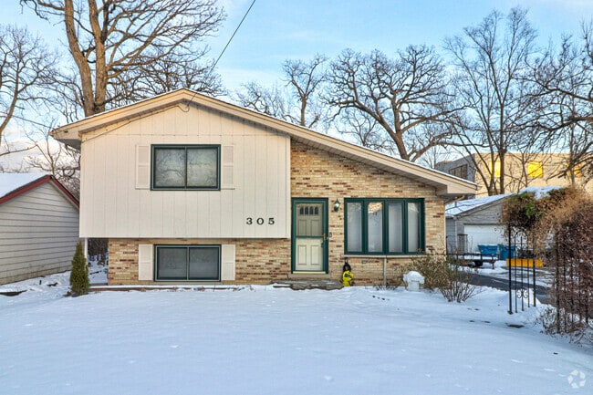 Building Photo - 305 River Glen Ave Rental