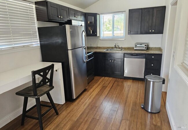 Photo - 2010 Imola Ave