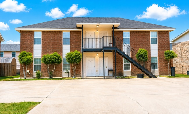 Building Photo - AVAILABLE NOW; APPLY AT OUR WEBSITE TODAY!!
