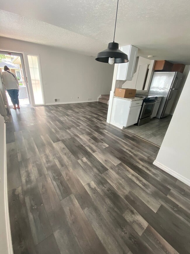 Photo - 9255 E Lehigh Ave