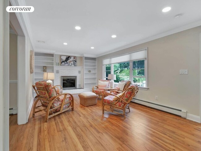 Photo - 250 White St