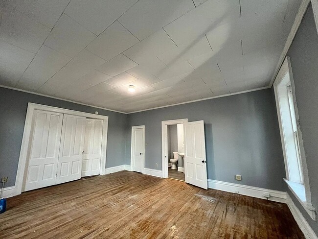 Photo - 303 W King St