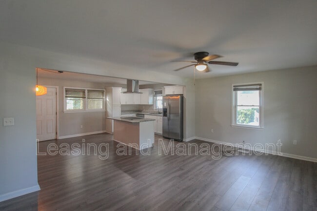 Photo - 1087 Bexley St