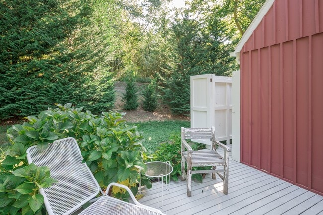 Photo - 25 Cove Rd N