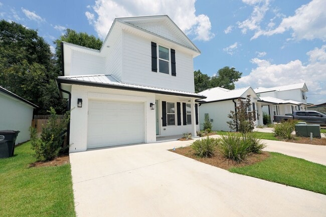 Photo - Newer Home in Valparaiso- Close to Eglin AFB