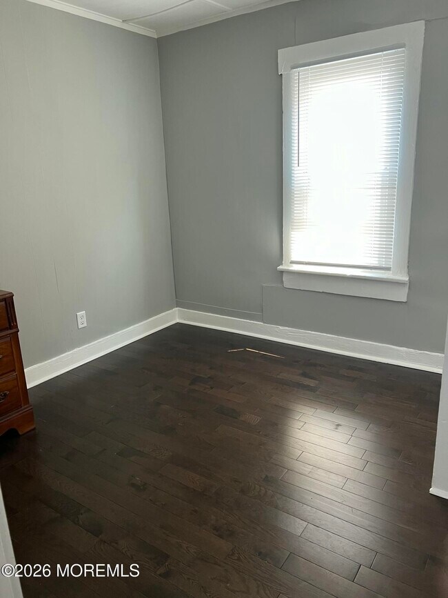 225 Lincoln Ave