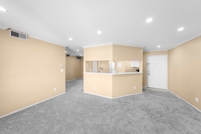 Sala de estar - 10655 Lemon Ave Unidad 1710