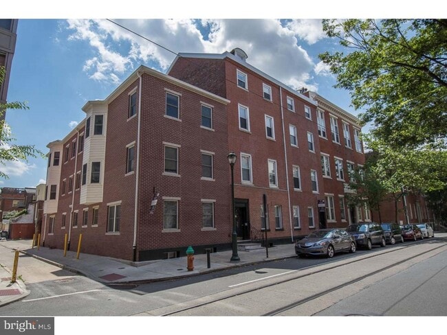 Building Photo - 305 S 11th St