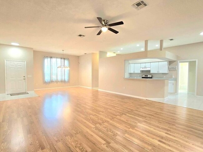 Photo - 7047 Hazeltine Cir
