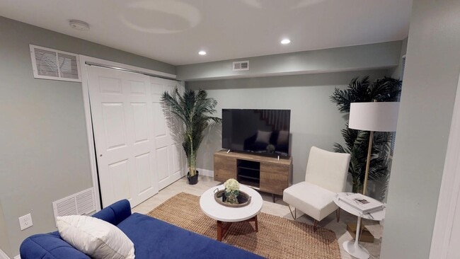 Photo - 744 S 9th St
