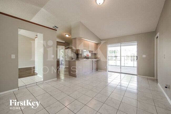 Photo - 1358 Abalom St