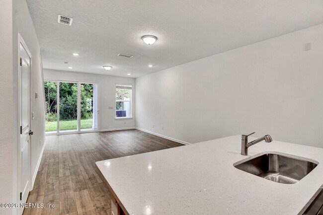 Photo - 73 Mellowood Ln