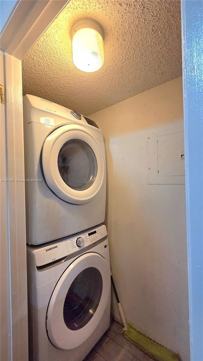 Photo - 9999 Summerbreeze Dr Unidad 805