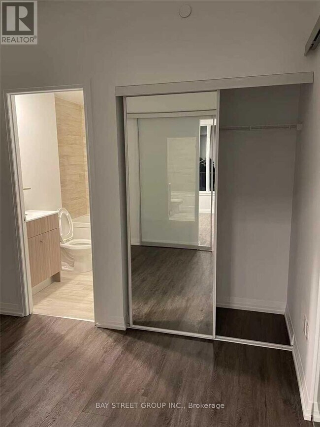 Photo - 75 Canterbury Pl Unit 2605