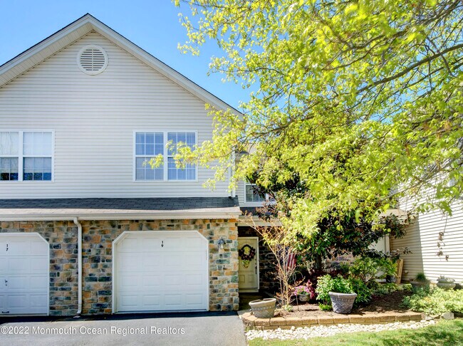 Photo - 19 Saratoga Ct