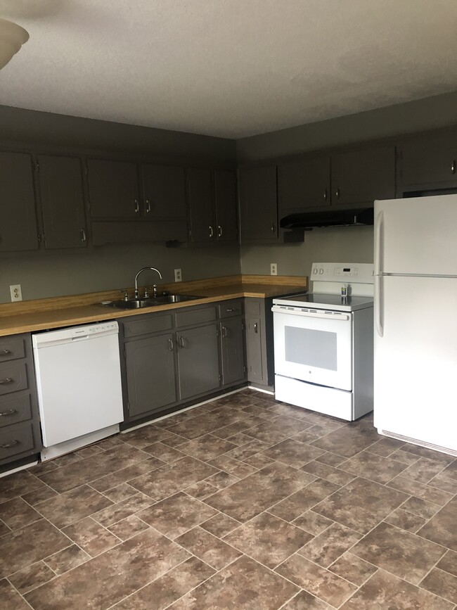 Photo - 1142 E Main St