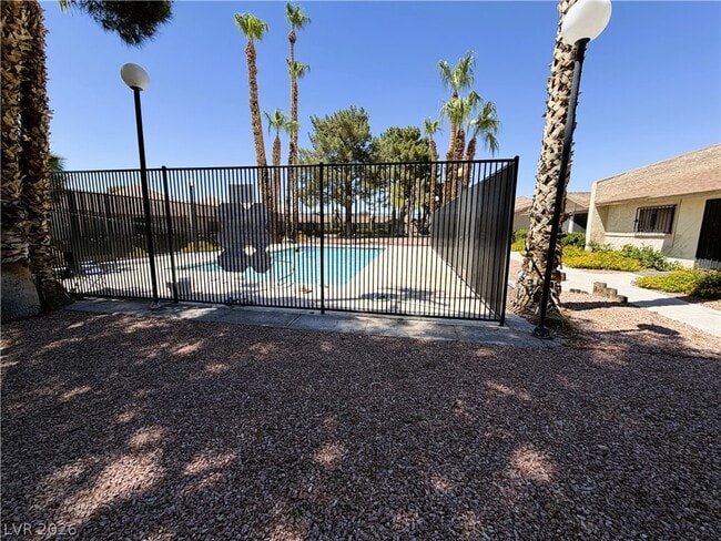 328 N Linn Ln