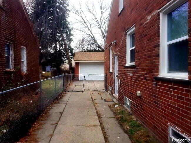 Photo - 20441 Mitchell St