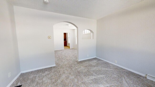 Photo - 325 N 10th Ave W