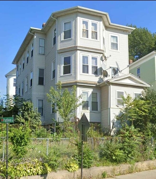 Building Photo - 37 Vernon St Unit 3