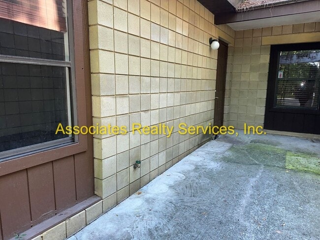 Building Photo - Charming 2 Bedroom, 2 Bath Home Near Veteran’s Park – A Must See! Unit B