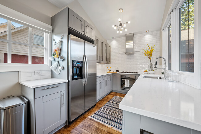 Kitchen - 865 Jaeger St House