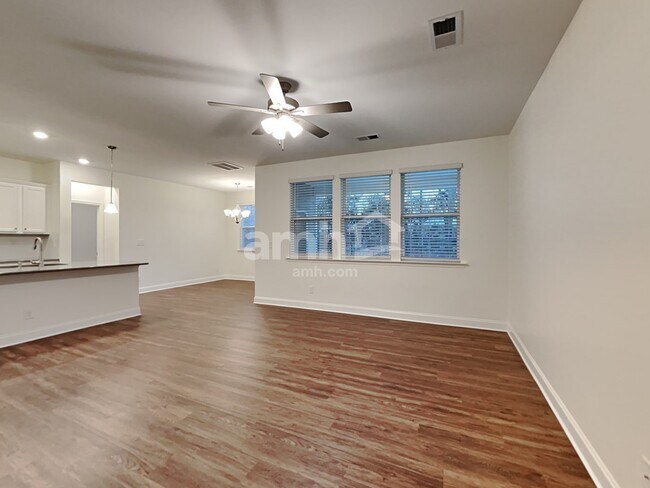 Photo - 141 Hazel Pk Dr