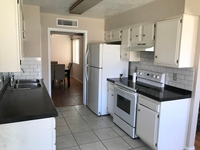 Photo - 10229 Ashwood Dr