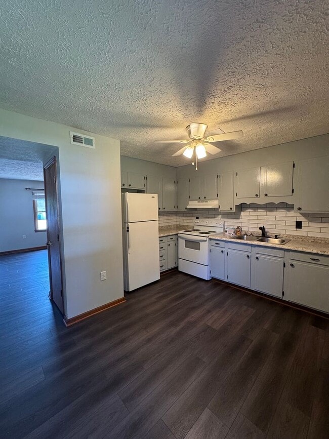 Photo - 4774 Mayfield Dr Unit 4774 Mayfield Dr #3