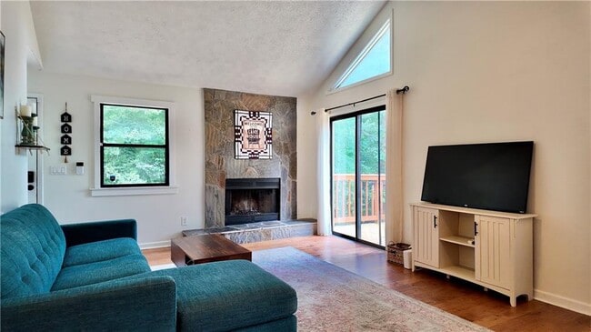 Photo - 947 Lake Dr SW