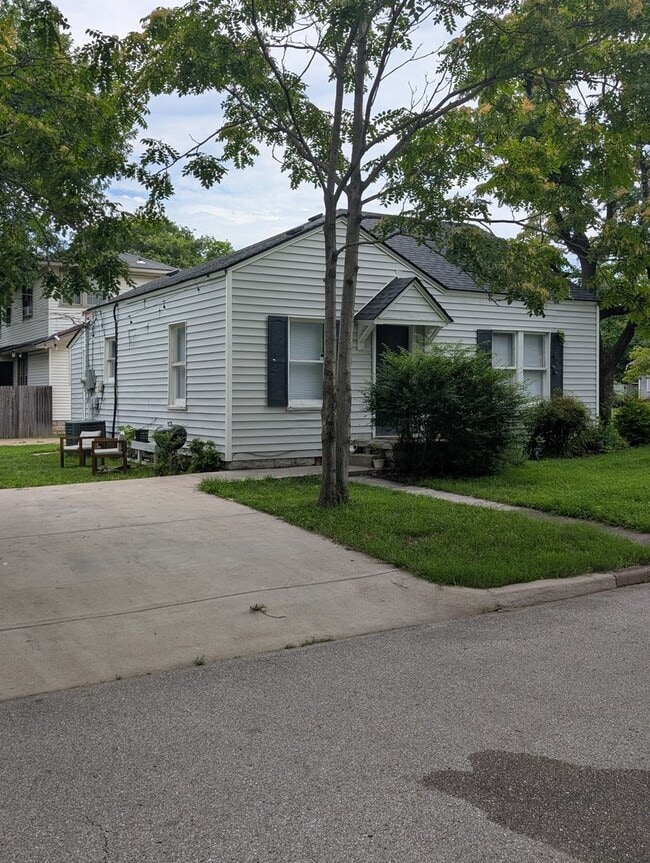 Photo - 1548 S Indianapolis Ave Apartment Unit 1