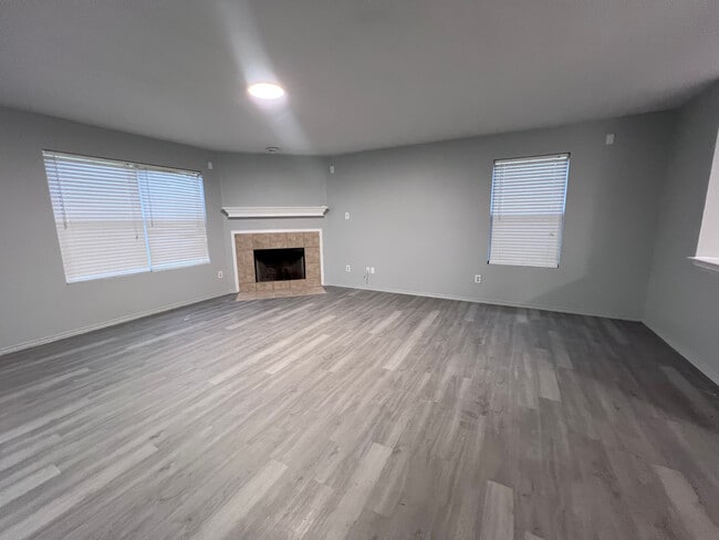 Photo - Room in House on Shallow Creek Dr