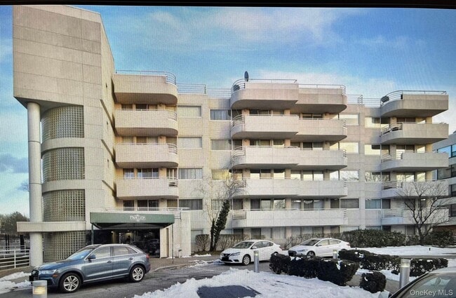 Building Photo - 88 Cutter Mill Rd Unit 308