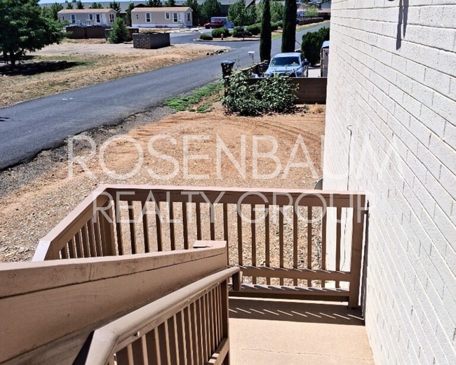 Building Photo - Cute and cozy 1-bedroom, 1-bath upstairs a...