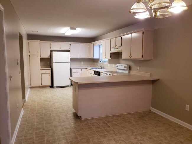 Photo - 118 Towne Park Dr W