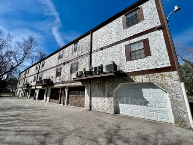 Photo - 1614 Speaker Rd