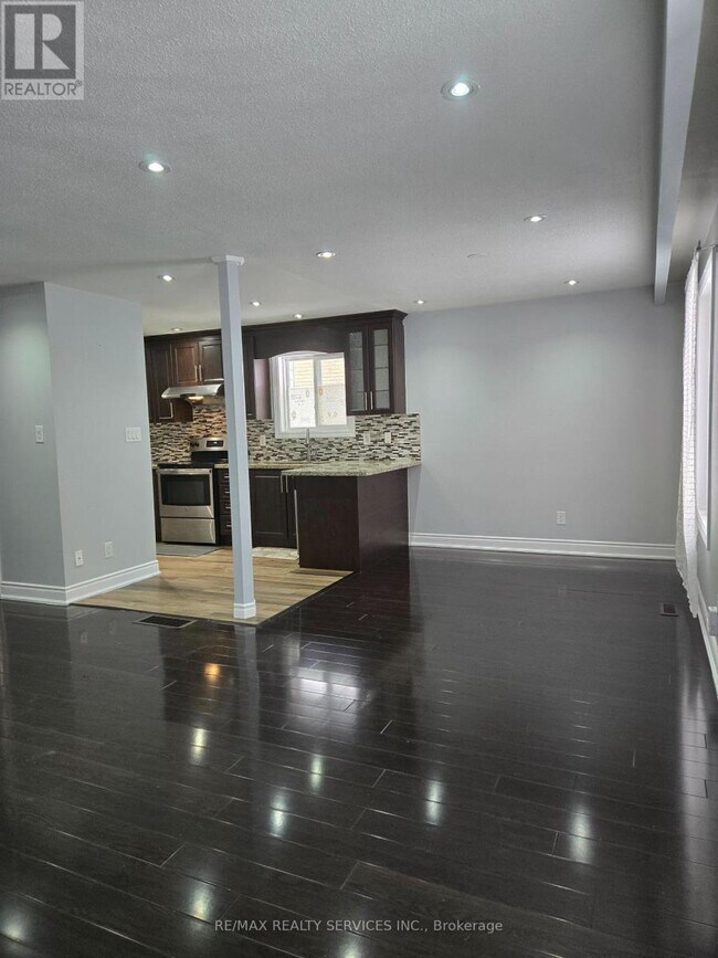 Photo - 59 Reigate Ave