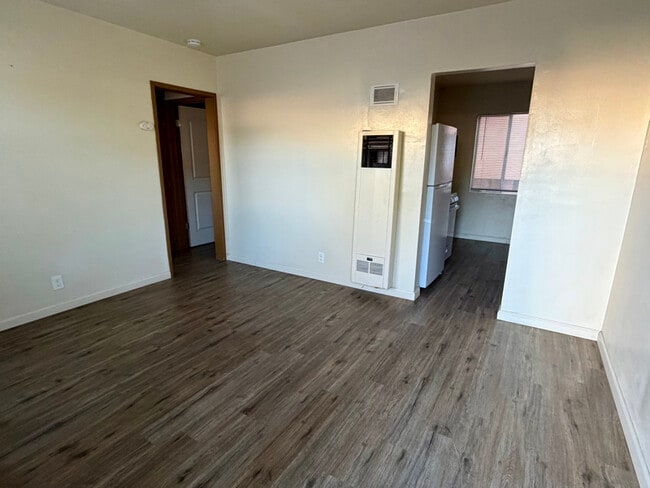 Photo - 8123 Otis St