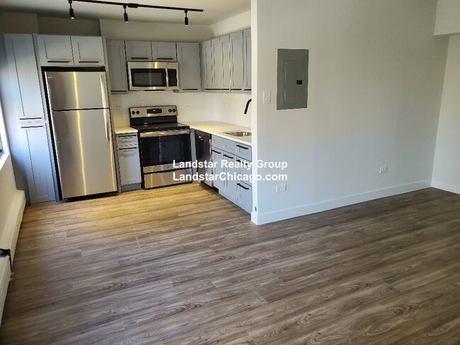 Photo - 5815 N Sheridan Rd