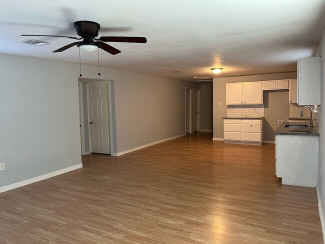 Photo - 8826 Crestview Dr