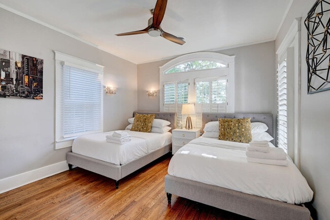 Photo - 460 N Willett St Unidad SI ID1608486P