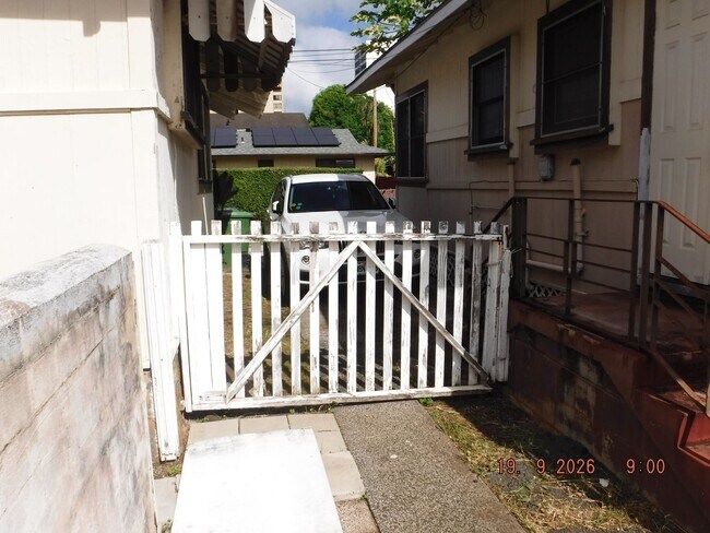 1932 Dole St Unidad Front studio unit - 1507 Eveyln Lane