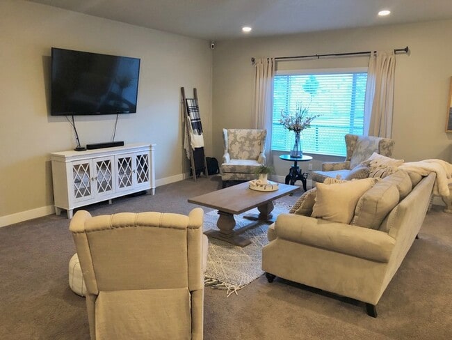 Photo - 595 Koins Way