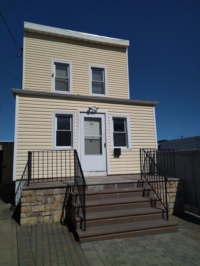Building Photo - 23 S Columbus Ave Rental