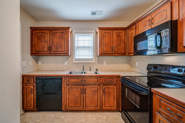 Photo - 137 Cypress Ct