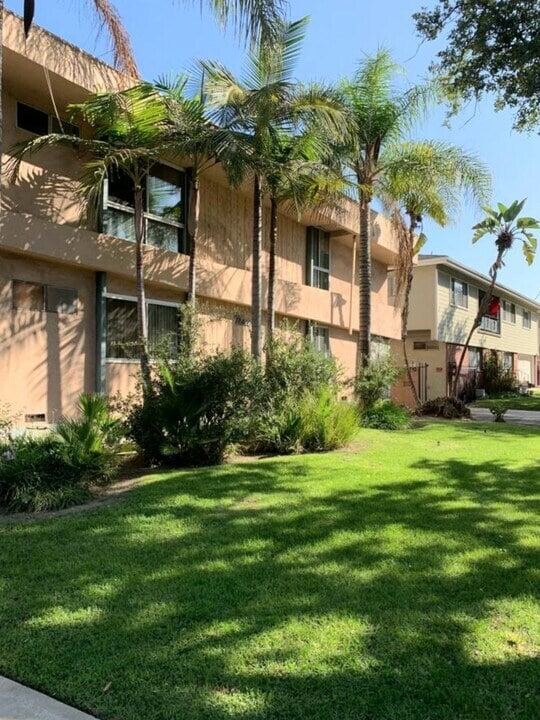 351 Riverdale Dr