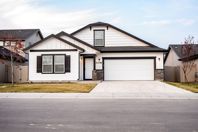 Building Photo - 4 bed 2 bath with bonus room