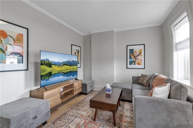 Photo - 617 Niagara St